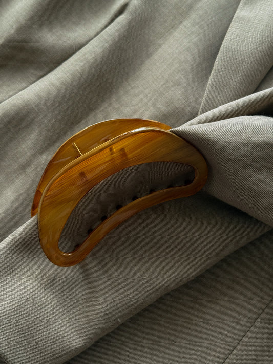 Épure Clip – Large Amber Curve